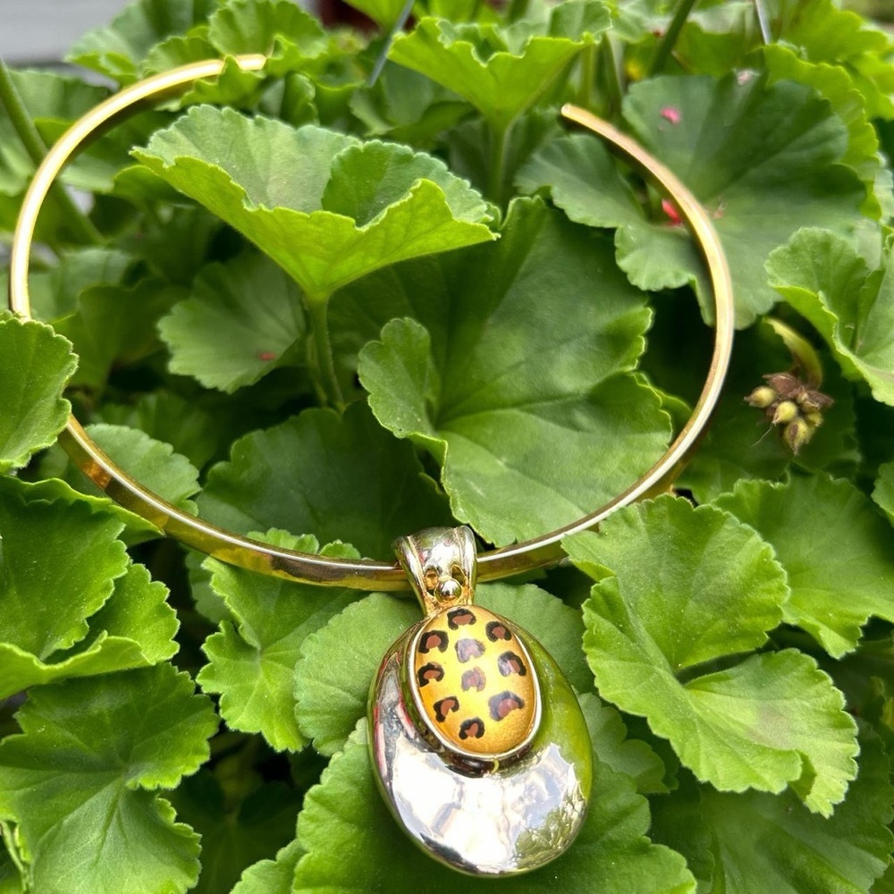 Vintage Y2K Cheetah Print Pendant Gold Choker